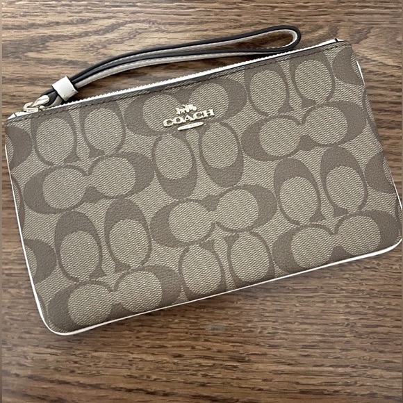Coach Large Wristlet In Signature Canvas - Picture 5 of 8